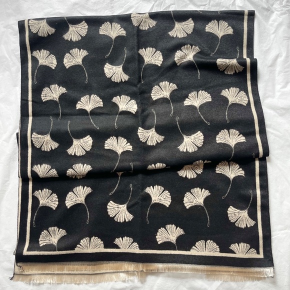 Scarf, Large Ivory / Black Wool Shawl, Soft Wrap, Warm Pashmina, Women Gift - Picture 5 of 5